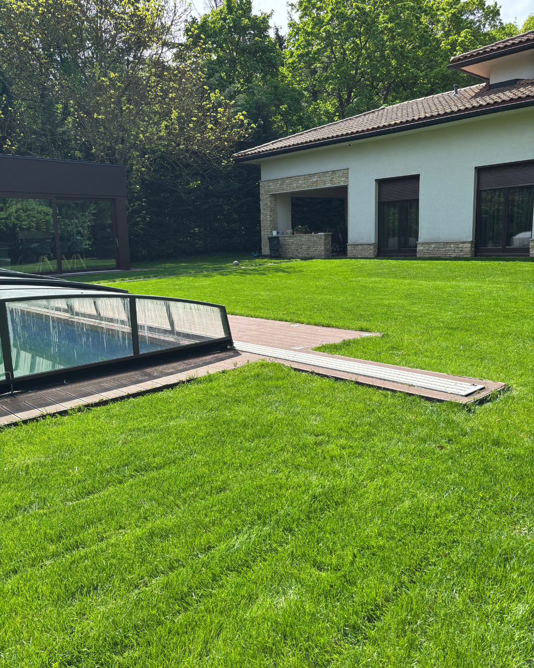 Kertfenntartás - Frissen vágott gyep Budai régióban